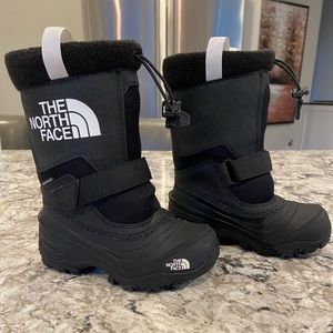 The North Face Boys Alpenglow V Waterproof Boots